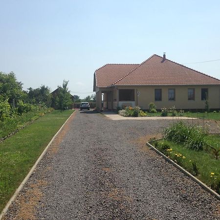 Koelcsey Kuria Vendeghaz Hotel Szatmarcseke Ngoại thất bức ảnh
